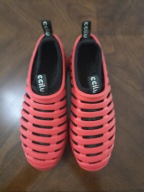 CCILU Slip-On Shoe, Size 8